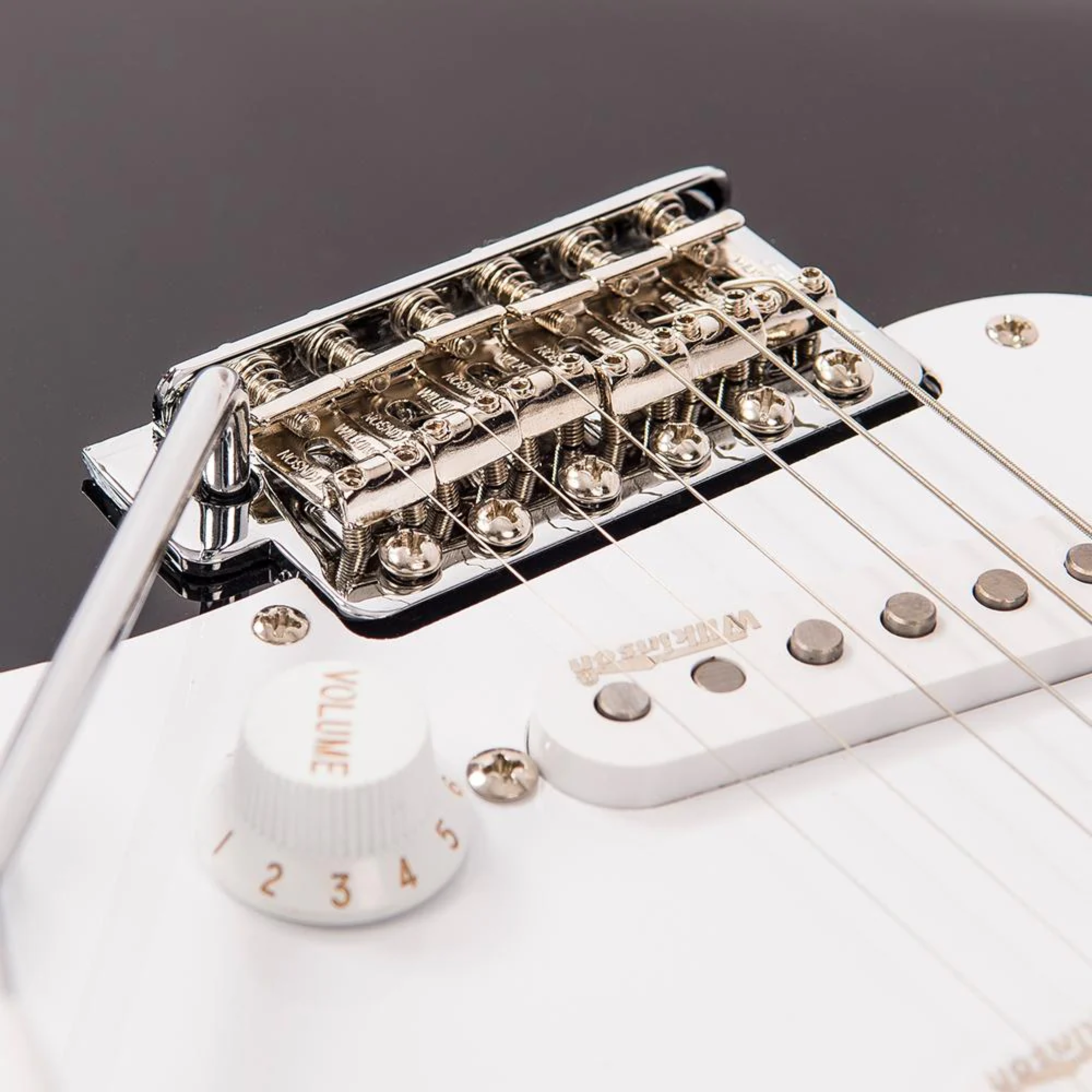 Guitarra Vintage Reissued V6BB Strato Boulevard Black - Imagem 6